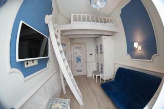 Гостевой дом Трувеллера F&F Петергоф Двухместный номер с 1 кроватью и собственной ванной комнатой-8