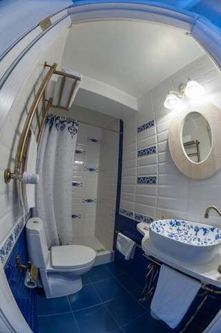 Гостевой дом Трувеллера F&F Петергоф Двухместный номер с 1 кроватью и собственной ванной комнатой-6